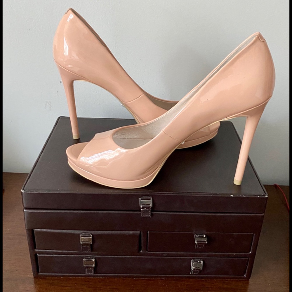 Kenneth Cole Peep Toe Pump